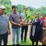 बच्चो के चित्रांकन प्रतियोगिता में शामिल होकर किया अपने प्रतिभा का प्रदर्शन। कोल्हान के पूर्व आयुक्त विजय सिंह ने बढाया बच्चों का हौसला