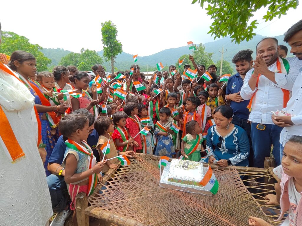 जन सेवा संघ ट्रस्ट ने सबर परिवार एवं पहाड़ी जनजाति के संग मनाया स्वतंत्रता दिवस ।