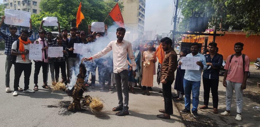 पश्चिम बंगाल की घटना को लेकर एबीभिपी द्वारा ममता बनर्जी का किया गया पुतला दहन