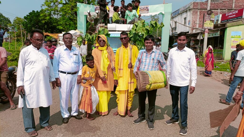 कुडमी समाज के गणमान्य लोगों की महाजुटान के साथ खरसावां में करम परब हुआ संपन्न ।