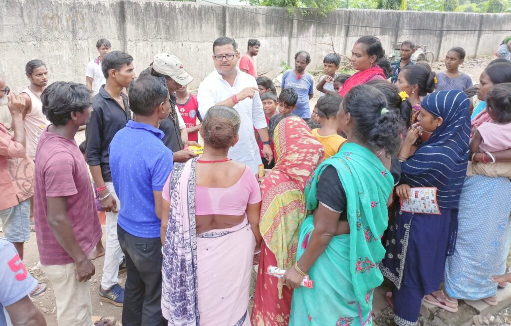 कदमा जयप्रकाश नगर में बंद पड़े शौचालय को लेकर हुआ हंगामा बन्ना गुप्ता के खिलाफ हुई नारेबाजी ।नरेंद्र मोदी जी के सपनों को ठेंगा दिखा रहे हैं जमशेदपुर अ.क्षे.स के कार्यपालक पदाधिकारी — विकास सिंह