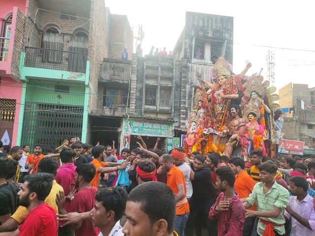 झारखंड के इस शहर में भक्तों के कंधे पर विसर्जन के लिए जाएंगी मां दुर्गा, जानें क्यों