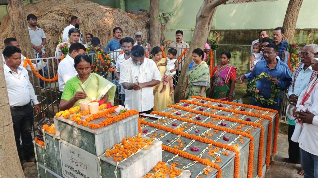 जोबा माझी समेत स्वजनों ने पुण्यतिथि पर देवेंद्र माझी को दी श्रद्धांजलि