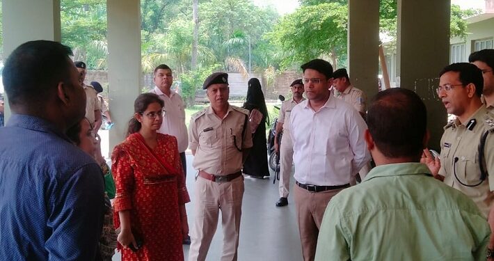 नीट परीक्षा को लेकर जिला उपायुक्त और एसएसपी ने किया परीक्षा केंद्रों का दौरा। लिया तैयारियों का जायजा